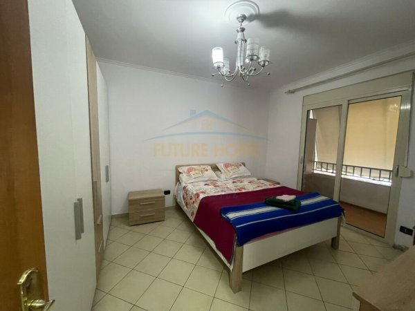 Shitet, Apartament 3+1, Rruga e Kavajes, Tirane. LI38369