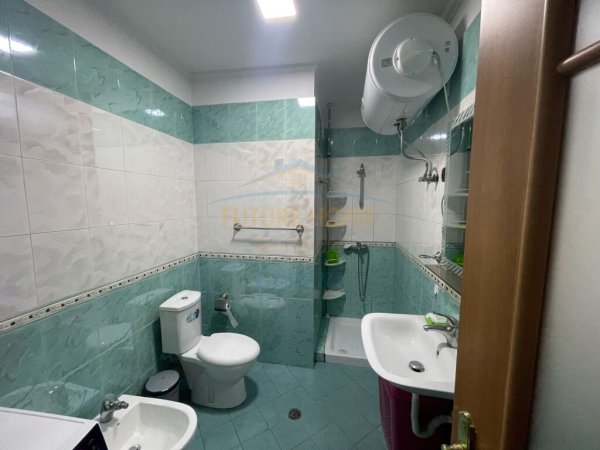 Shitet, Apartament 3+1, Rruga e Kavajes, Tirane. LI38369