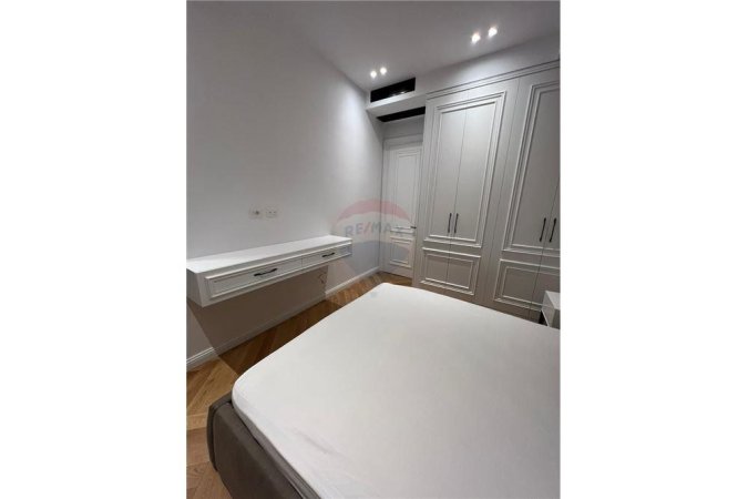 Apartament 1+1 me qera, Kompleksi Delijorgji