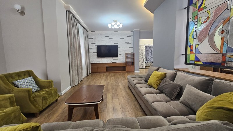 JEPET APARTAMENT ME QIRA 4+1+2, POSTE PARKIMI, QENDRA KRISTAL , TIRANË