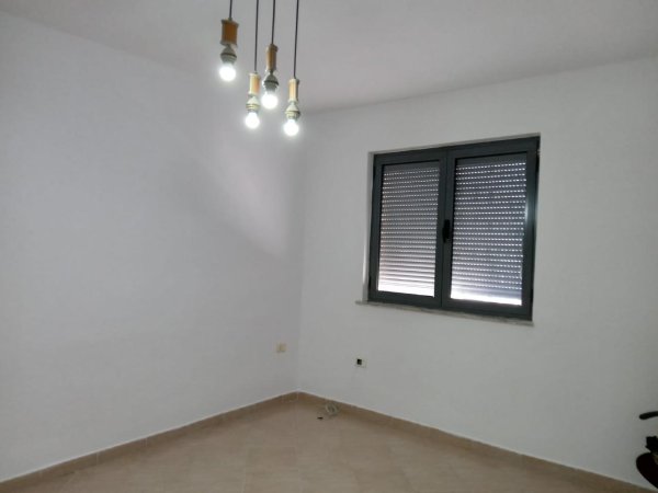 Apartament 1+1 me qera - Pazari i Ri 40.000 ALL