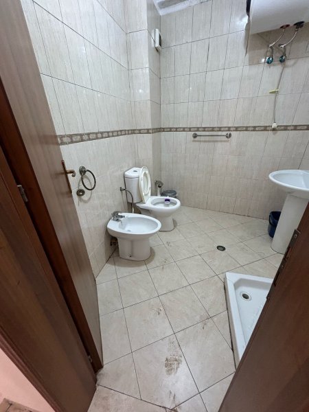 🔱APARTAMENT 1+1 NE SHITJE TE XHAMLLIKU
( behet 2+1 )