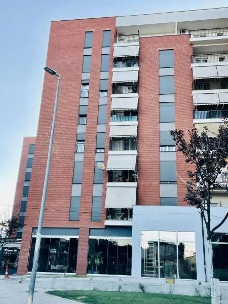 Jepet post parkimi me qera.