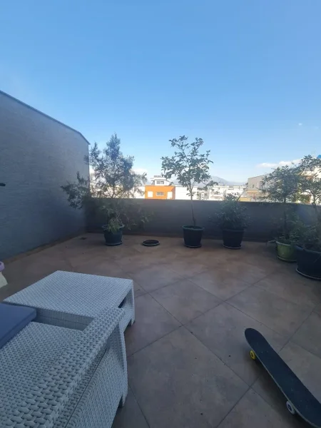 Shitet Apartament 3+1