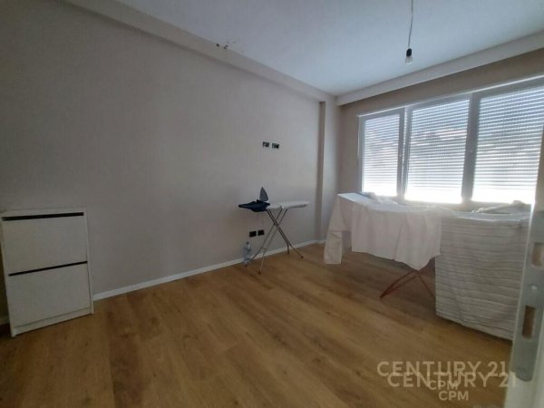 Shitet Apartamenti Modern 3+1+2 Pranë Liqenit të Thatë