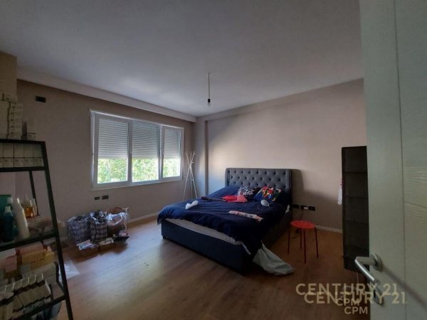 Shitet Apartamenti Modern 3+1+2 Pranë Liqenit të Thatë