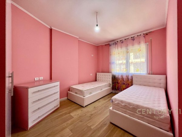 SHESIM, APARTAMENT MODERN 3+1+2 me 2 POSTE PARKIMI‼️ Kopshti Botanik Zoologjik