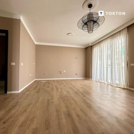 Në Shitje, Apartament 2+1,Rruga Frosina Plaku, 21 Dhjetori, Tiranë.