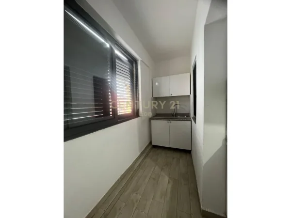 JEPET ME QIRA APARTAMENT 1+1 I MOBILUAR AFER SPITALIT DURRES