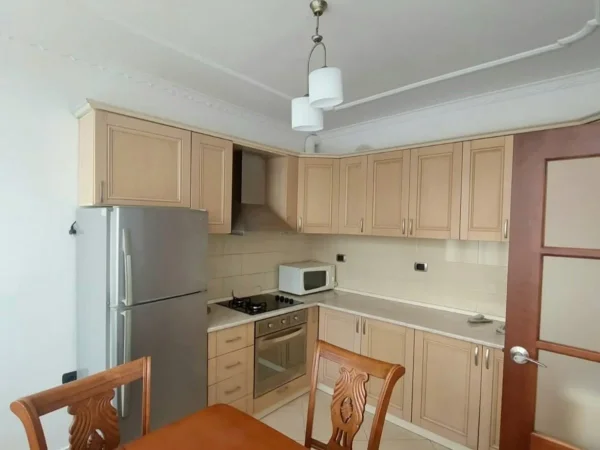 Jepet me qera apartament 1+1 Medrese