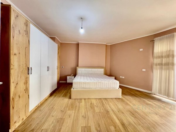 SHESIM, APARTAMENT MODERN 3+1+2 me 2 POSTE PARKIMI‼️