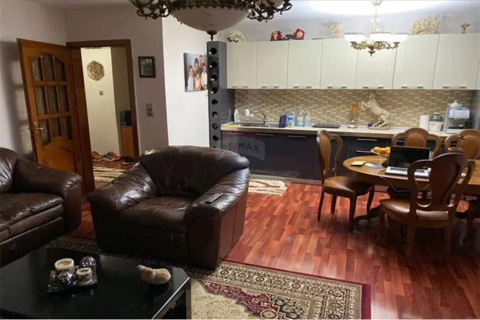 Apartament - Me Qira - Rruga e Durrësit, Shqipëri
QIRA APARTAMENT 2+1 RRUGA FORTUZI!