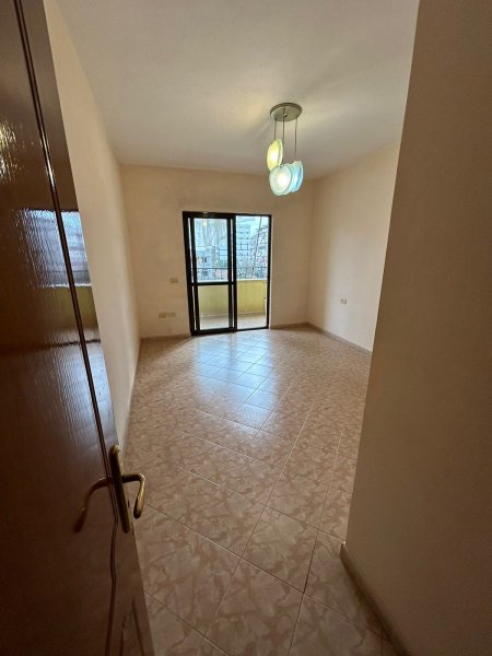 Apartament 2+1 per shitje te “Shkolla e Kuqe”, Tirane ‼️