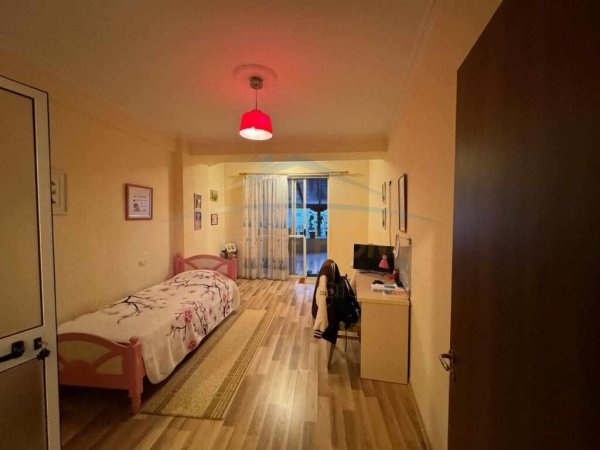 Shitet, Apartament 3+1+2+Depo, Unaza e Re, Tiranë UNA38389