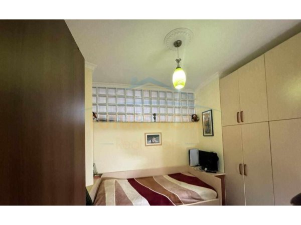 Shitet, Apartament 3+1+2+Depo, Unaza e Re, Tiranë UNA38389