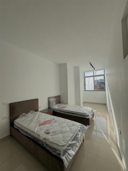 Jepet Me Qera Apartament 2+1 Tek Ish Restorant Durresit (ID BV22181) Tirane.