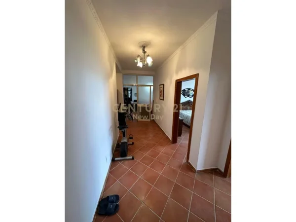 Jepet me qera apartament 2+1 tek Poliklinika