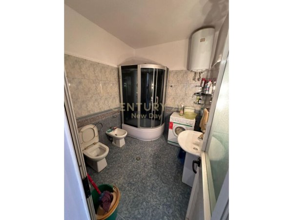 Jepet me qera apartament 2+1 tek Poliklinika