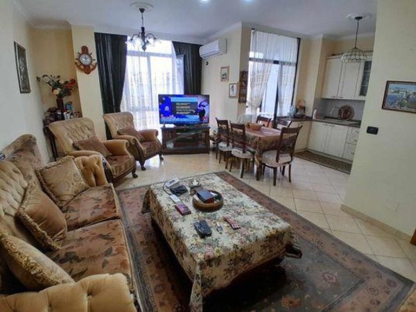 Shitet, Apartament 1+1, Fresku, Tirane. 97.000 EURO