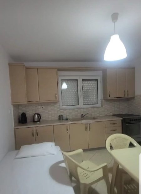 Shitet Apartament 1+1 në Sarandë, Rruga "Mitat Hoxha", tek Pllakat