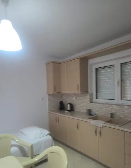 Shitet Apartament 1+1 në Sarandë, Rruga "Mitat Hoxha", tek Pllakat