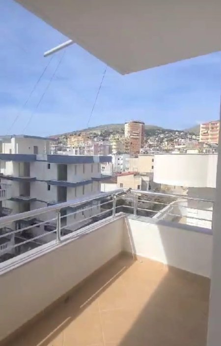 Shitet Apartament 1+1 në Sarandë, Rruga "Mitat Hoxha", tek Pllakat