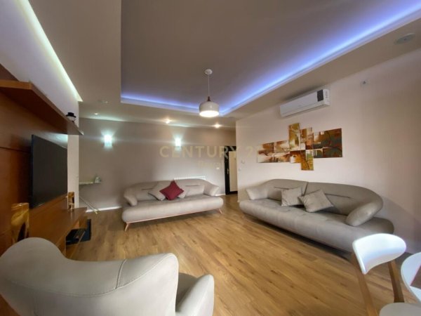 Jepet me qira apartament 2+2+2 prane Spitalit Amerikan 2