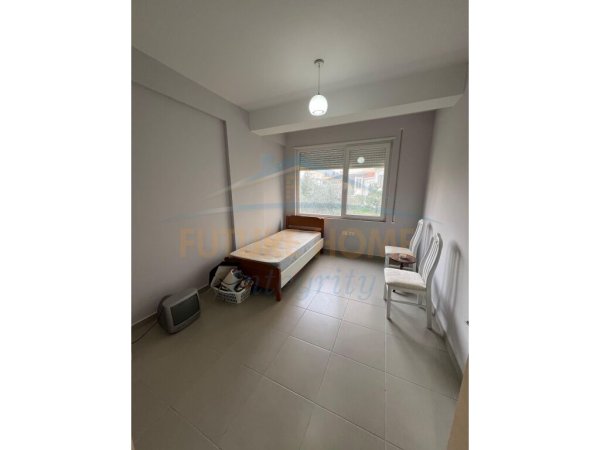 Qera, Apartament 2+1+2+Post parkimi, Kopshti Botanik, Tiranë.
500 €