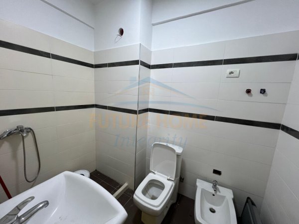 Qera, Apartament 2+1+2+Post parkimi, Kopshti Botanik, Tiranë.
500 €