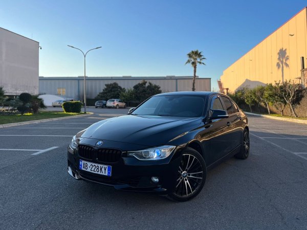 Shitet BMW Seria 3 Viti 2012 Motorr 200 Nafte