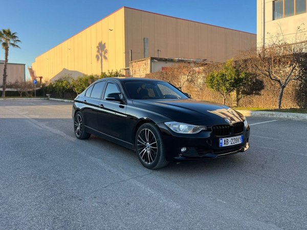 Shitet BMW Seria 3 Viti 2012 Motorr 200 Nafte