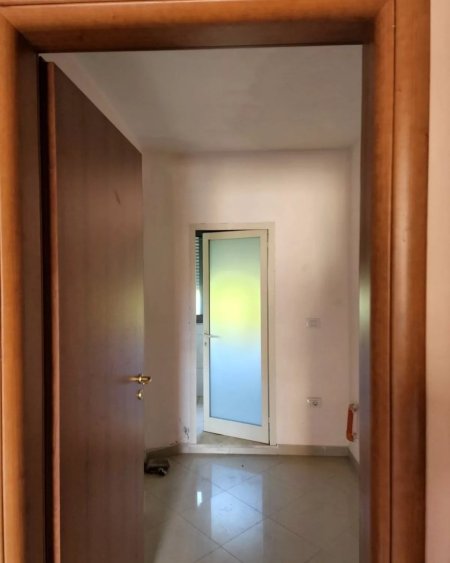 Apartament 2+1 per Qera rr. Ndre Mjeda prane qendres Globe