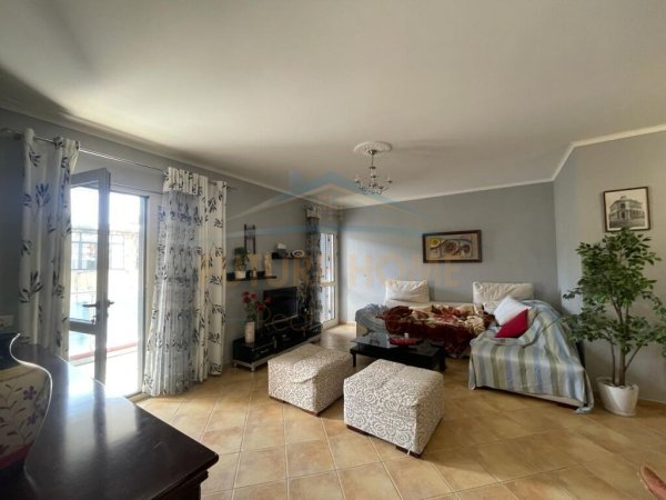 Qera, Apartament 2+1+2, Bashkia, Durres