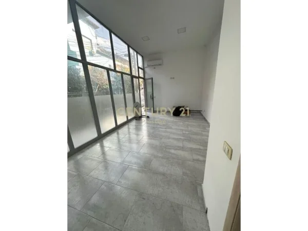 AMBIENT PER SHITJE PRANE QYTET STUDENTI!