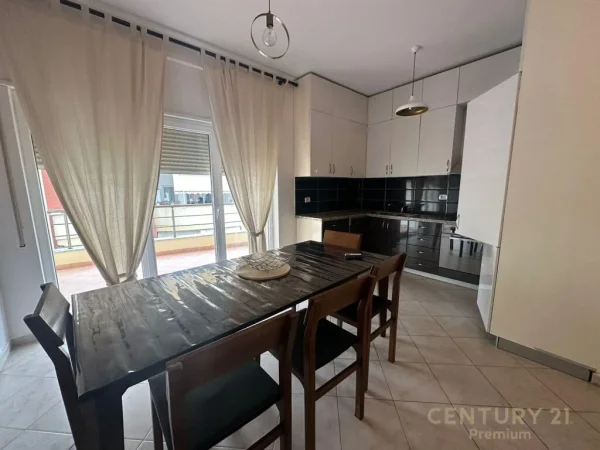 2+1+2 PER QIRA PRANE LIQENIT TE TIRANES! 550€