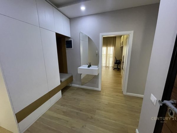 Apartament 2+1 per shitje ne qender te Tiranes!