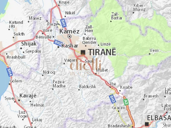 Toke Per Shitje Prane Liqenit te Thate