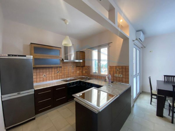 Qera, Apartament 2+1+Post parkimi, Ish Tregu Elektrik, Tiranë.
350 €