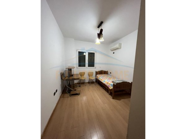 Qera, Apartament 3+1+2+Verande, Misto Mame, Tiranë.
500 €