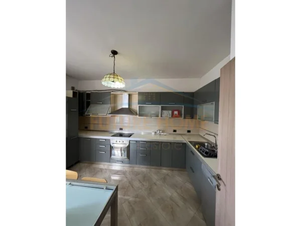 Qera, Apartament 3+1+2+Verande, Misto Mame, Tiranë.
500 €