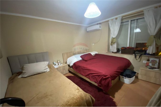 Apartament 2+1 per qira tek Ish Restorant Durresi