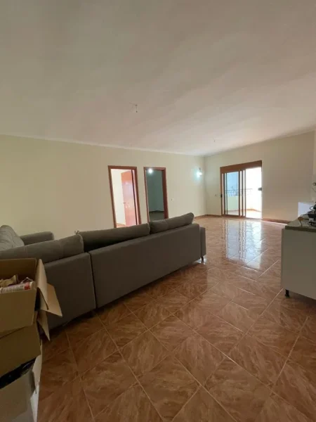 JEPET ME QERA APARTAMENT BOSH 2+1 40000 LEKE KOMUNA E PARISIT