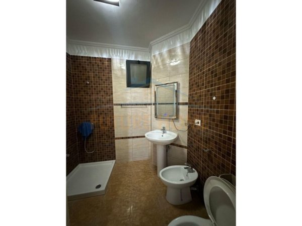 Shitet, Apartament 2+1+2, Unaza e Re, Tirane UNA38476