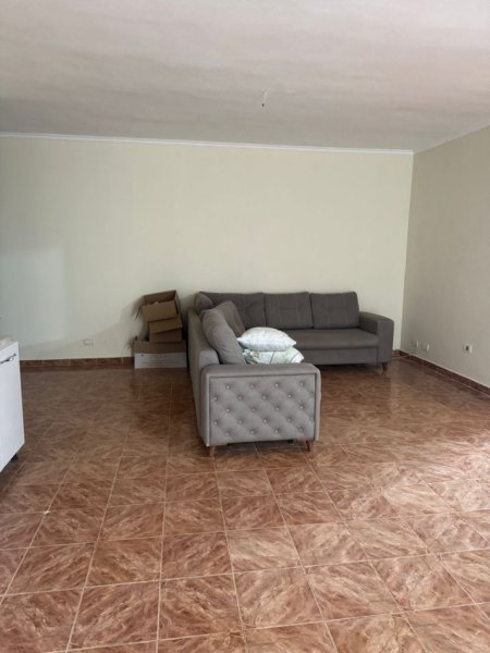 Jepet me qera Apartamenti 2+1 400 mije leke Bosh , Komuna Parisit (pasticeri Nefeli)