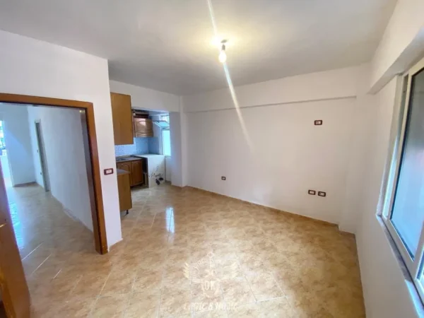 Shitet 1+1 + Ballkon• Kati 1 nga toka🏡Stadiumi Durres🏡
• 55'000€ ✅