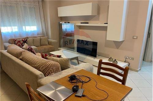 JEPET APARTAMENT ME QIRA 1+1 te Delijorgji