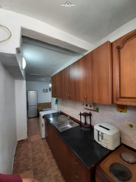 Jepet Me Qera Apartament 1+1 Tek Pediatria (ID B210580) Tirane.