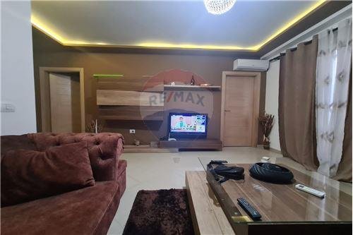 JEPET APARTAMENT ME QIRA 1+1 te Kodra e Diellit