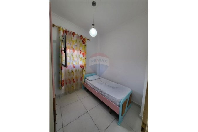 JEPET APARTAMENT ME QIRA 2+1 Te Kopshti Botanik prane Xhamise