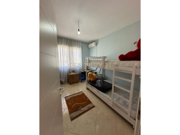 Jepet me qira, apartament 2+1+2 ne zonen e Freskut.